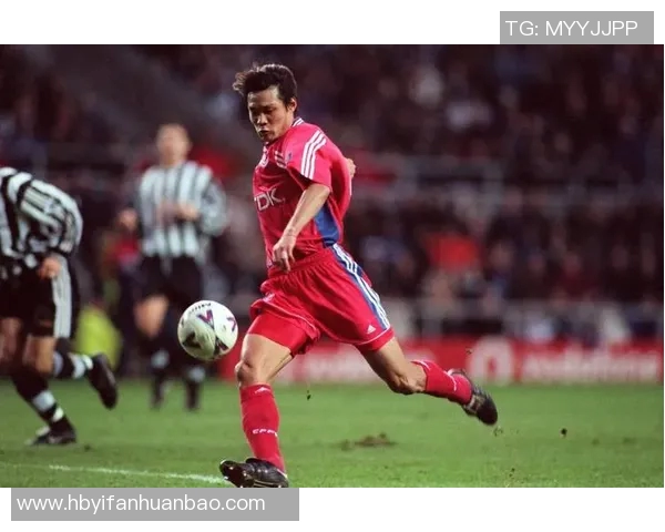 足球明星如何通过独特技巧与训练成就辉煌职业生涯的秘诀解析